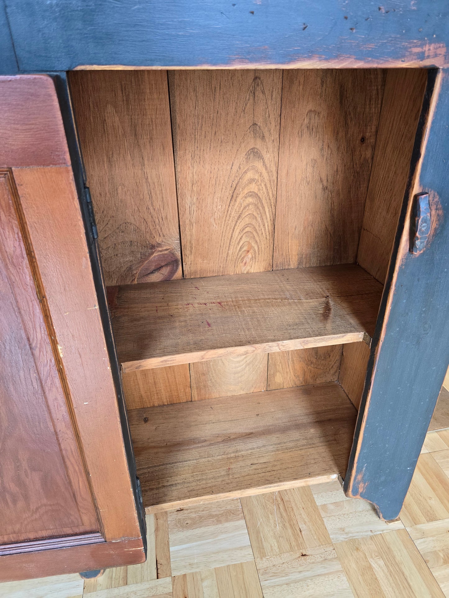 Primitive Narrow Hutch
