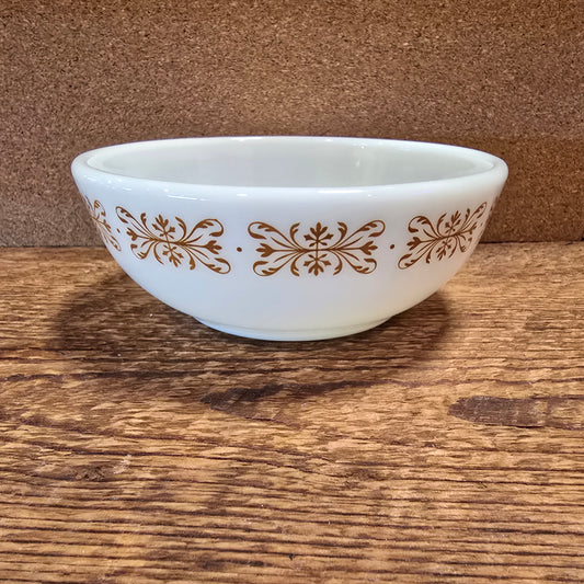 Pyrex Filigree Bowl