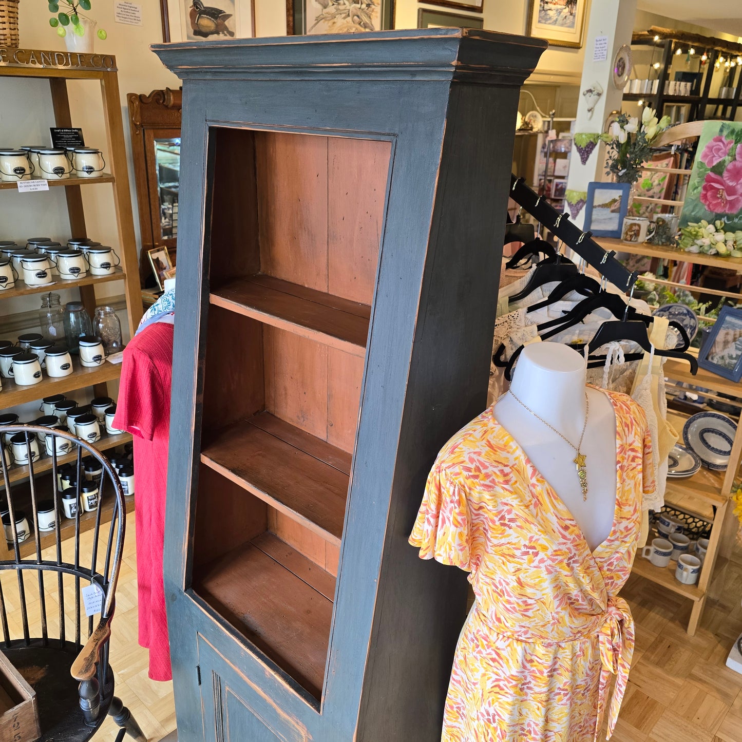 Primitive Narrow Hutch